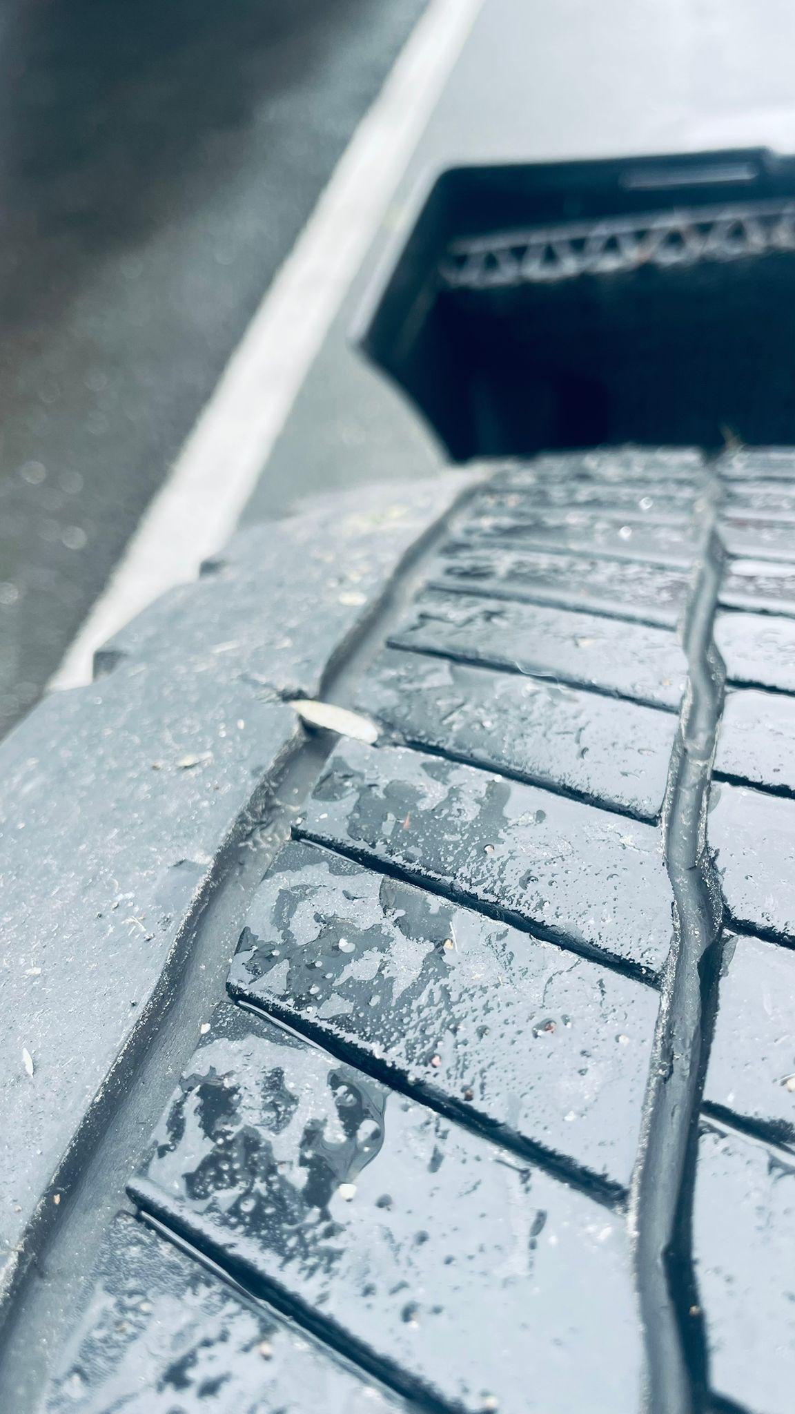 Прокол грузовой шины 315/70 R22.5 на A2 возле Гельзенкирхена: ремонт оказался невозможен