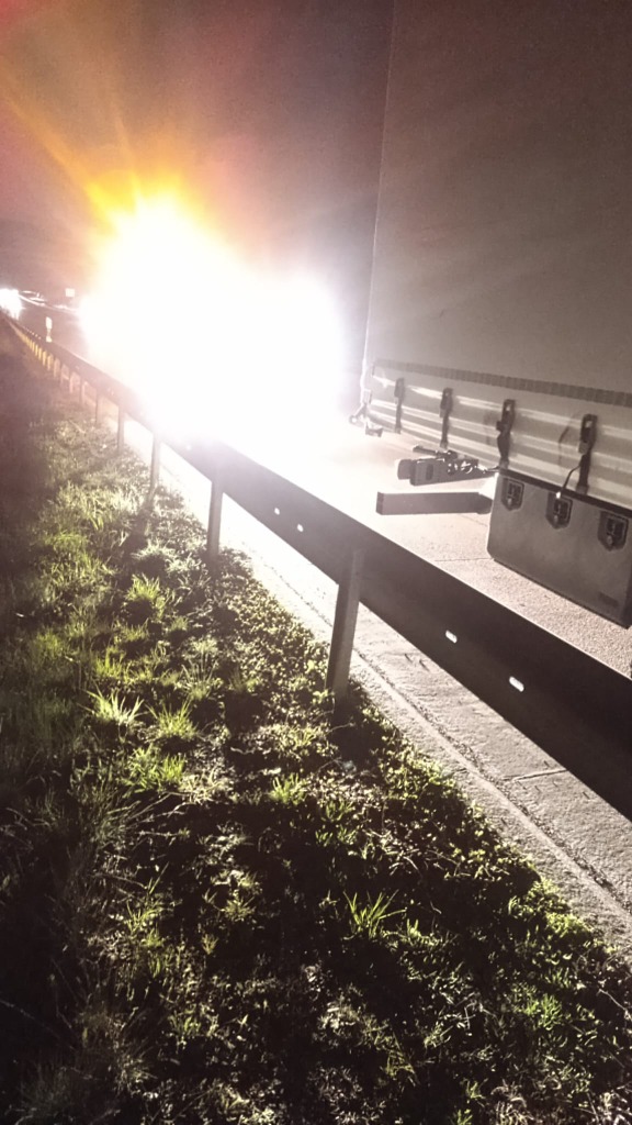 245/70 R17.5 trailer tyre replacement on the A7 near Uttrichshausen: customer service via Kundennummer and cost-effective morning dispatch