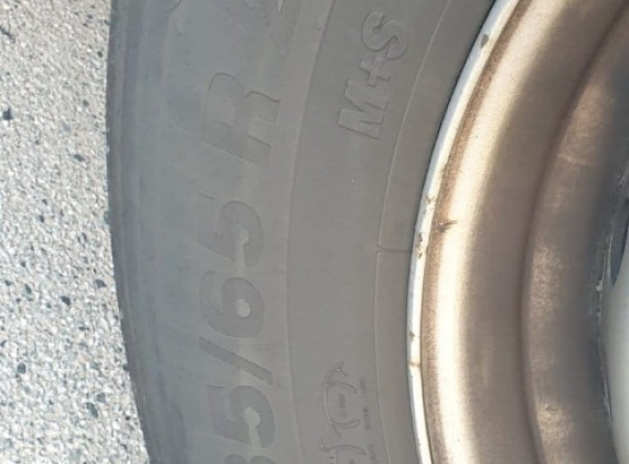 Ersatzradmontage 385/65 R22.5 bei Salzburg