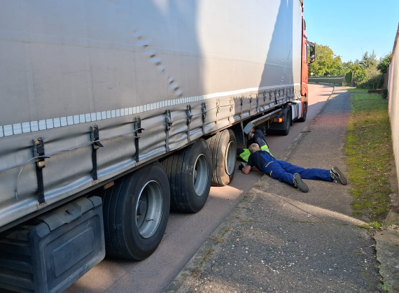 Technical Truck Breakdown in Germany and Austria: How to Describe the Problem to a Dispatcher